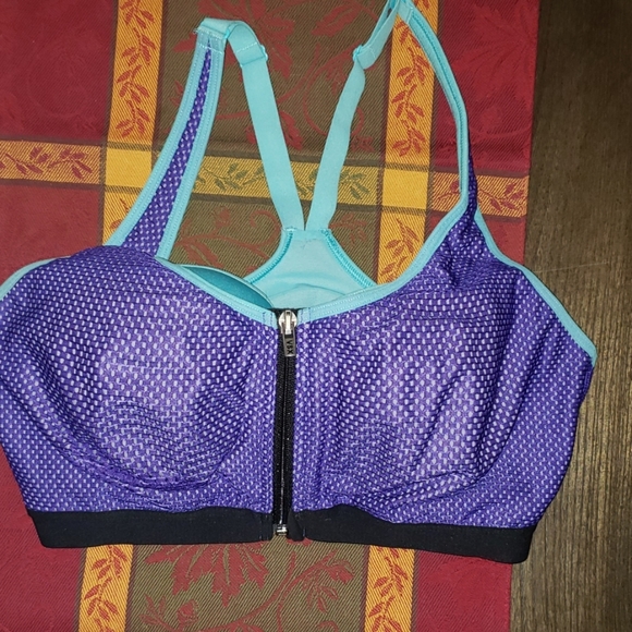 sports bras that fasten in the front
